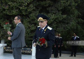 Azerbaijan's Prosecutor General visits Alley of Honor