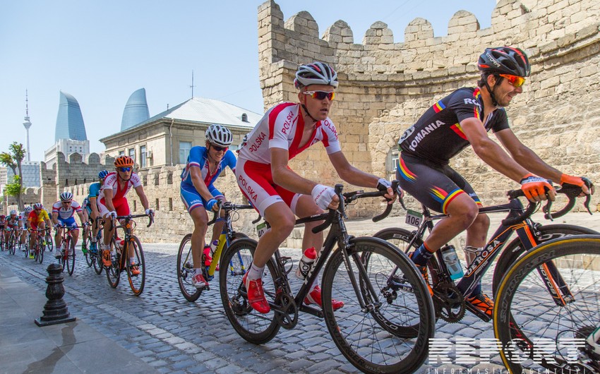 European riders in Old City, Baku - PHOTOS