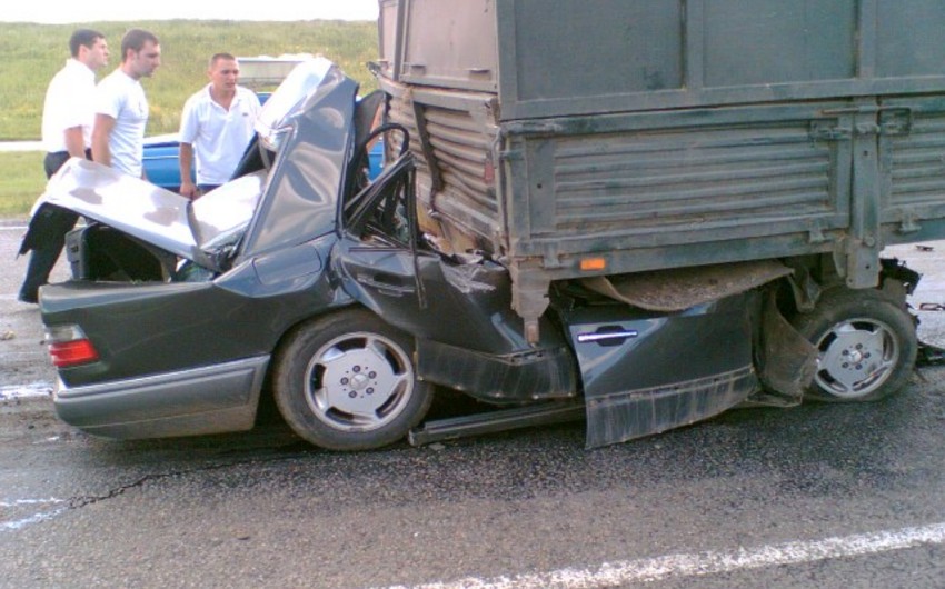 Автомобиль врезался в грузовик в Горанбое, есть пострадавшие