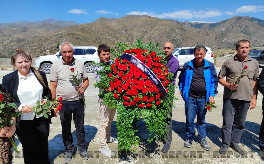 Bir qrup sakin Kəlbəcər Şəhidlər xiyabanını ziyarət edib