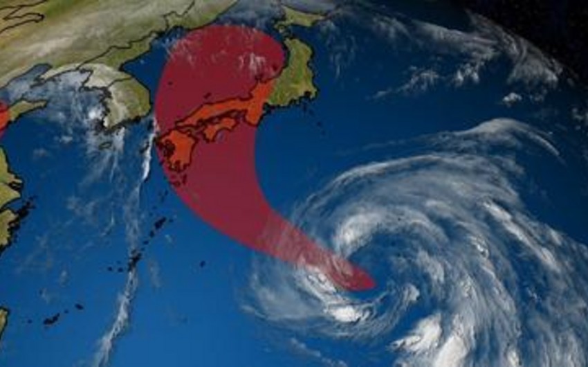 Тайфун Кроса движется в сторону Японии