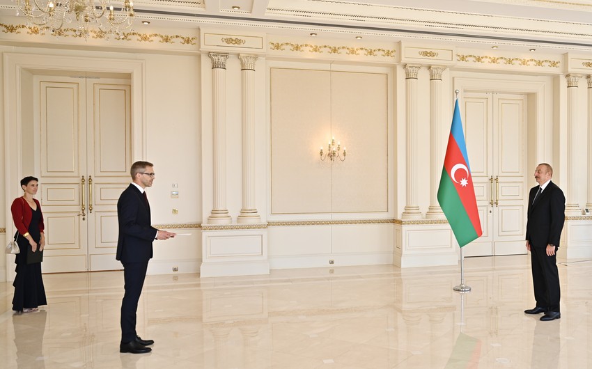 Президент Ильхам Алиев принял верительные грамоты нового посла Швеции