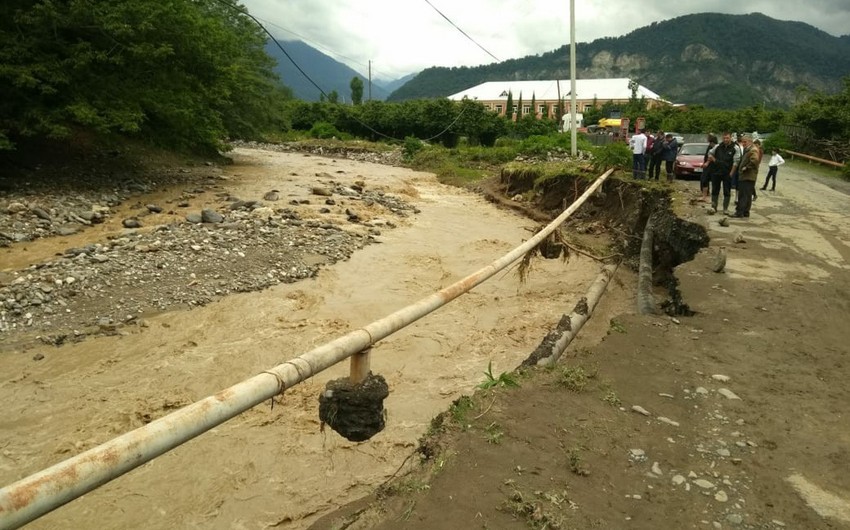 В Балакяне сель затопил около 680 домов, смыл 8 мостов - ФОТО - ОБНОВЛЕНО