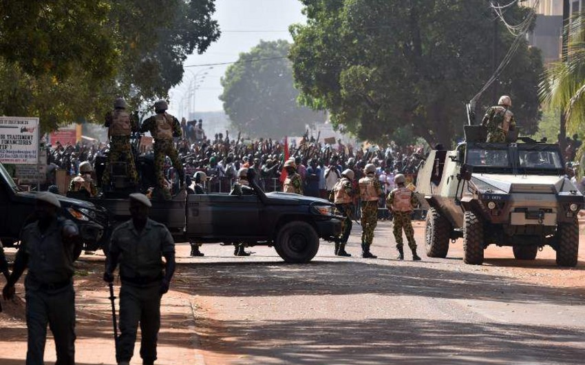 11 военнослужащих погибли в результате нападения боевиков на пост ВС в Буркина-Фасо