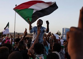 В Судане протестующие перекрыли нефтепровод и захватили аэропорт