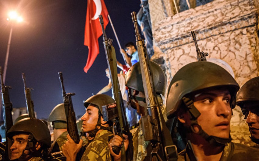 Еще двое турецких военных бежали в Грецию