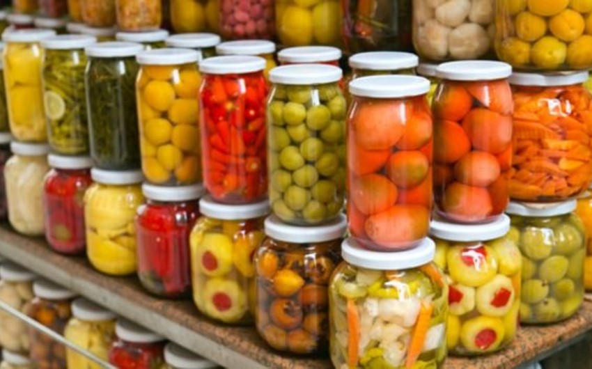 Главный инфекционист Баку призвала граждан воздерживаться от приготовленных дома консервированных продуктов