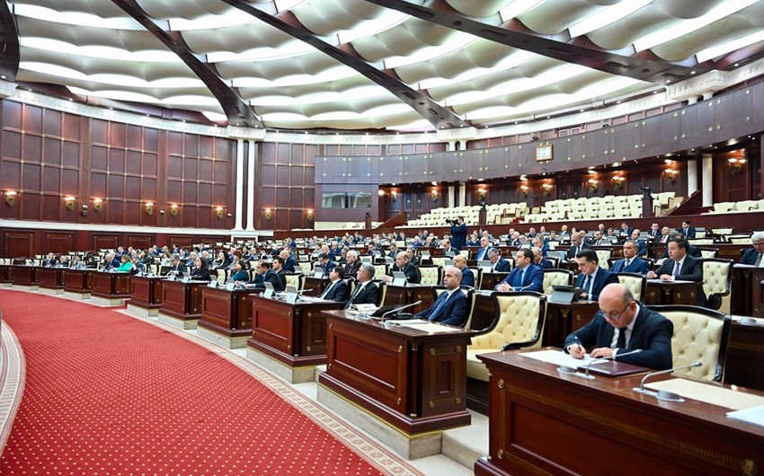 Yetkinlik yaşına çatmayanların işləri üzrə komissiyaların adlarının dəyişdirilməsi son oxunuşda təsdiqlənib