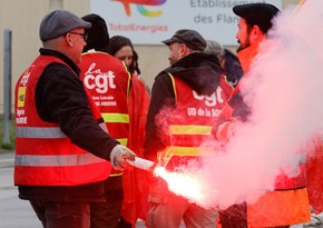 Работники TotalEnergies продолжили забастовки в двух французских регионах