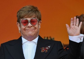 Elton Con Putini ikiüzlülükdə ittiham edib