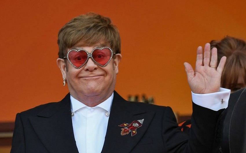 Elton Con Putini ikiüzlülükdə ittiham edib