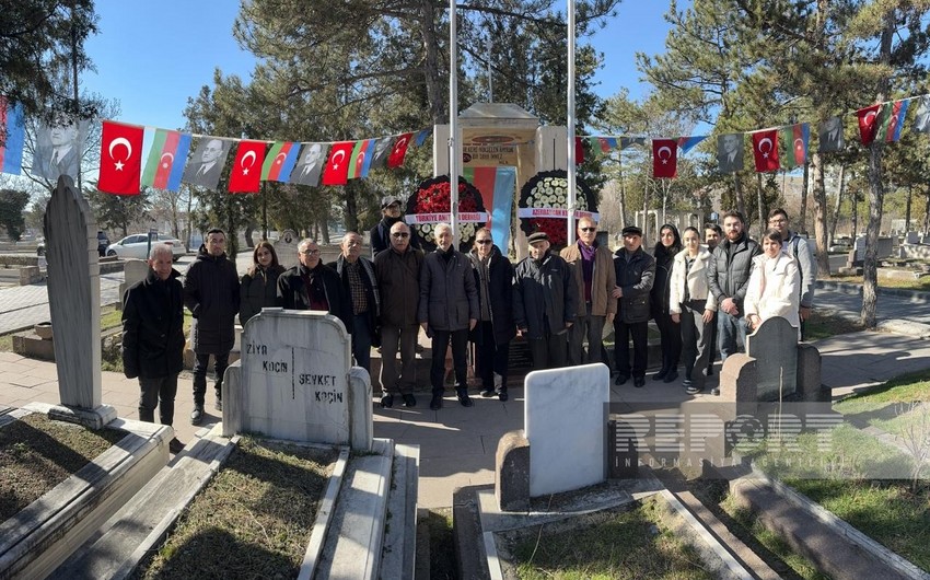 Ankaradakı Azərbaycan Kültür Dərnəyinin üzvləri Rəsulzadənin məzarını ziyarət edib
