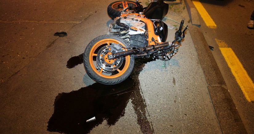 В Баку 57-летний мотоциклист пострадал в ДТП