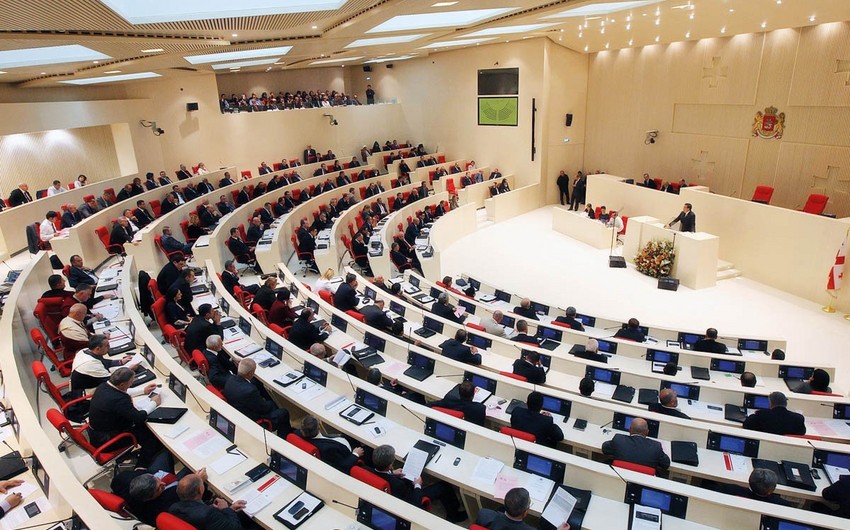 Gürcüstan parlamenti qalmaqallı qanun layihəsini ilk oxunuşda qəbul edib
