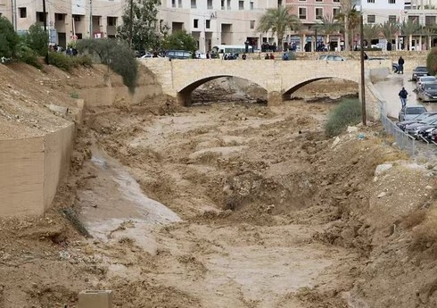 В Иордании около 1,7 тыс. туристов эвакуировали из Петры из-за наводнения