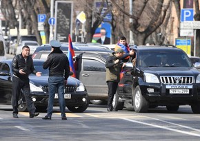 У резиденции президента Армении произошла стычка между полицией и оппозиционерами