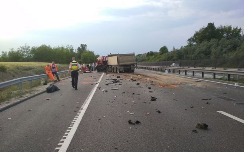 В Венгрии в ДТП с микроавтобусом из Румынии погибли девять человек