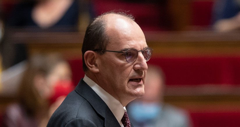 Премьер Франции в понедельник подаст президенту прошение об отставке