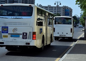 В Баку пассажирский автобус попал в ДТП, есть пострадавшая