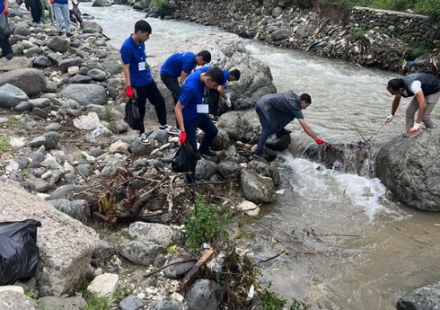 В Азербайджане побережья Каспия и ряда рек очищены от мусора