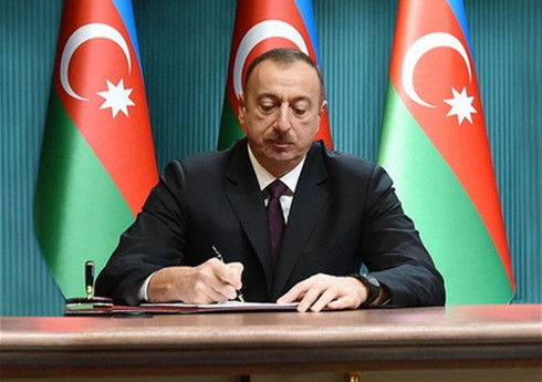 Президент наградил ряд лиц за заслуги в развитии спорта в Азербайджане
