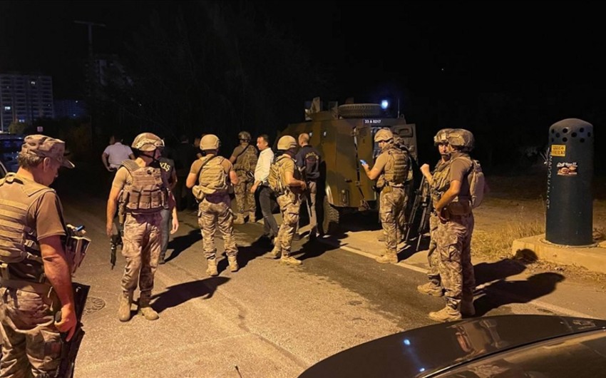 Türkiyədə PKK-çıların hücumu zamanı 1 polis ölüb, daha 1-i yaralanıb, terrorçular özlərini partladıb