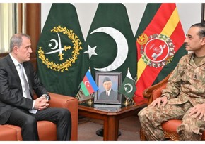 Министр иностранных дел Азербайджана встретился с начальником штаба сухопутных войск Пакистана 