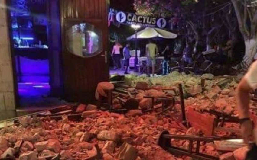 В больницы Турции обратились около 70 человек после мощного землетрясения - ВИДЕО