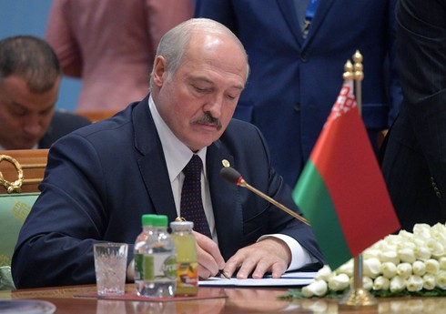 Лукашенко принял отставку управляющего делами президента