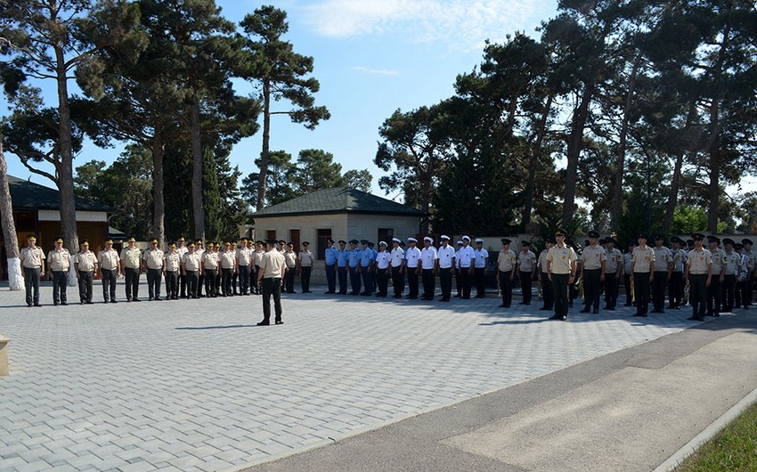 Azerbaijani Defense Ministry’s personnel visits Second Alley of Martyrs