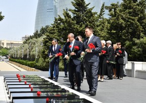 Estonian parliament speaker visits Alley of Martyrs in Baku