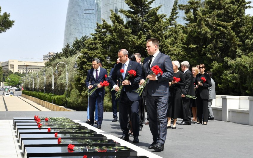 Estonian parliament speaker visits Alley of Martyrs in Baku