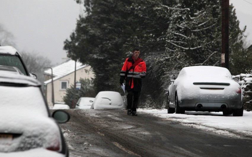Heavy snowfall hits France and Britain