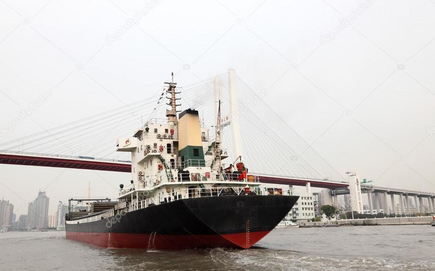 Çin sahillərində yük gəmisi batıb, 11 nəfər itkin düşüb