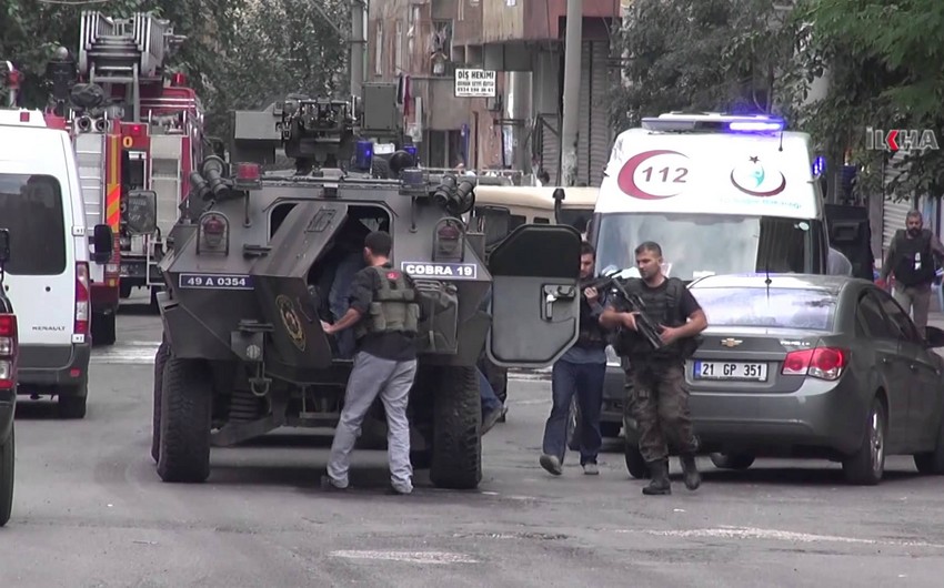 Türkiyədə terror aktı nəticəsində bir hərbçi ölüb, biri yaralanıb