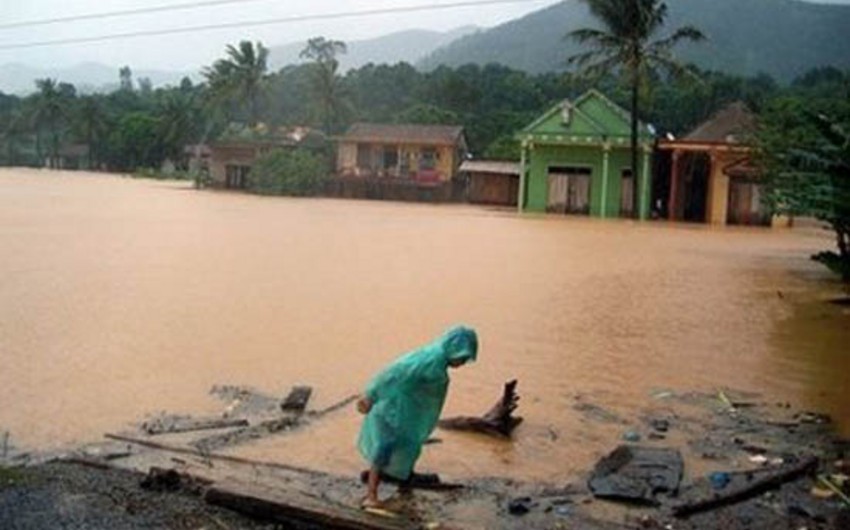 Наводнение в центральном Вьетнаме привело к гибели 11 человек