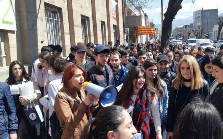 Yerevanda 40-dan çox nümayişçi saxlanılıb
