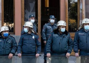 Полиция Еревана оцепила здание парламента в ожидании возобновления митинга