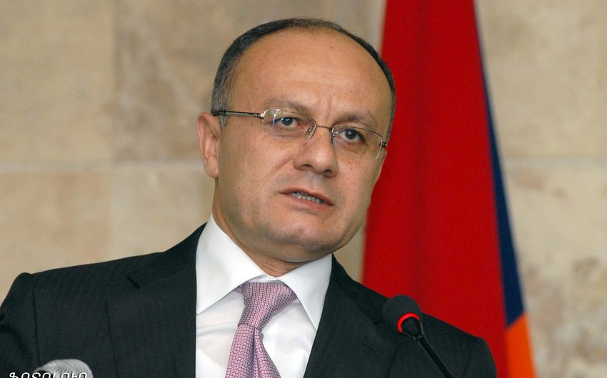 СМИ: Бывший министр обороны Армении бежал в Россию