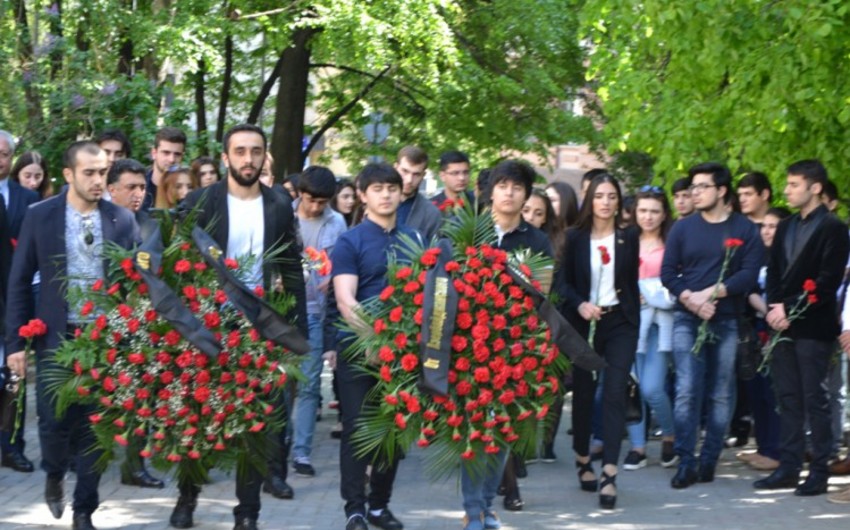 Rusiyanın azərbaycan diasporasının nümayəndələri Bakıda yanğında həlak olanların xatirəsini yad edib
