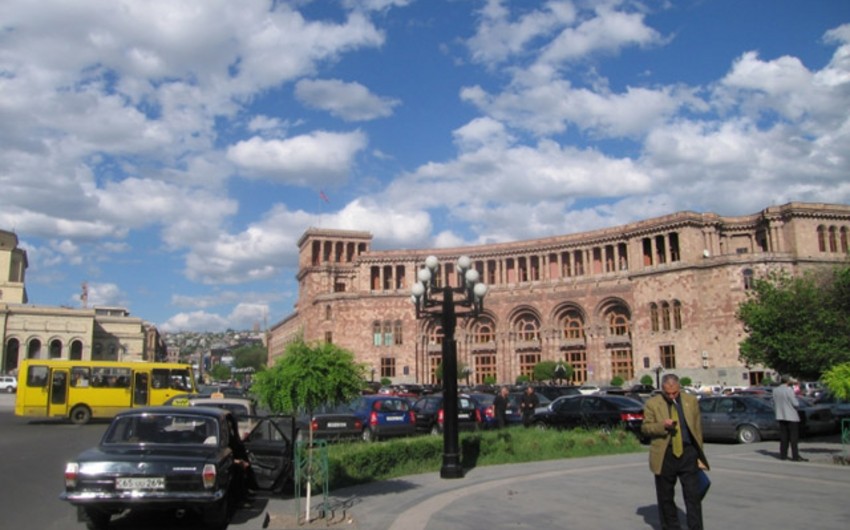 KİV: Ermənistanın dövlət borcu artıb, büdcə gəlirləri isə azalıb