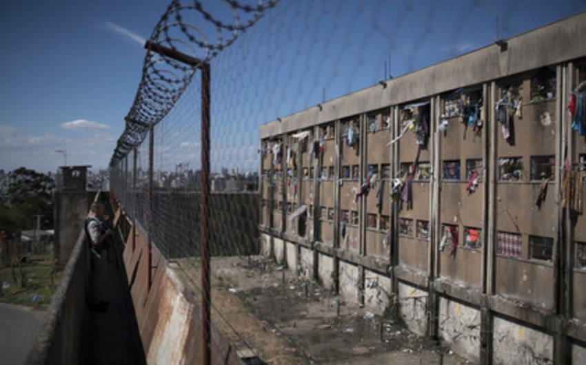Из тюрьмы на юге Бразилии сбежали не менее двухсот человек