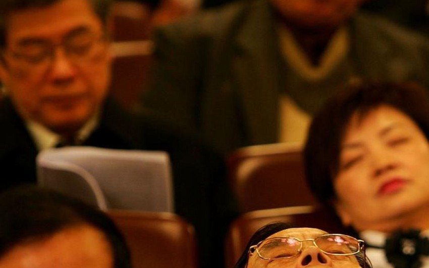 Шесть госчиновников Китая получили наказание за сон на мероприятии по борьбе с чиновничьей ленью
