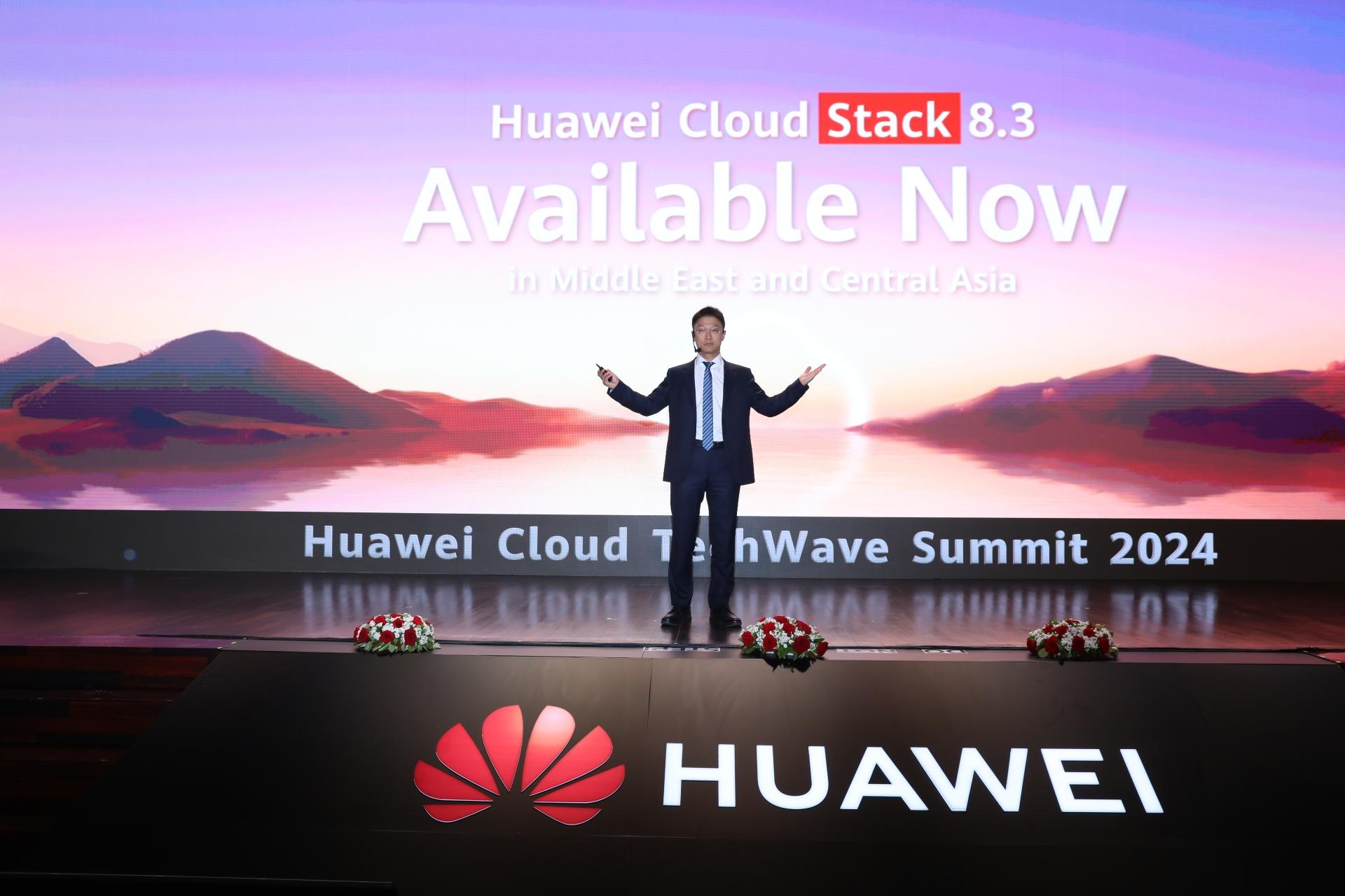 “Huawei Cloud Stack 8.3”ün təqdim edildiyini elan edən “Huawei Hybrid Cloud”un vitse-prezidenti Hu Yuhai