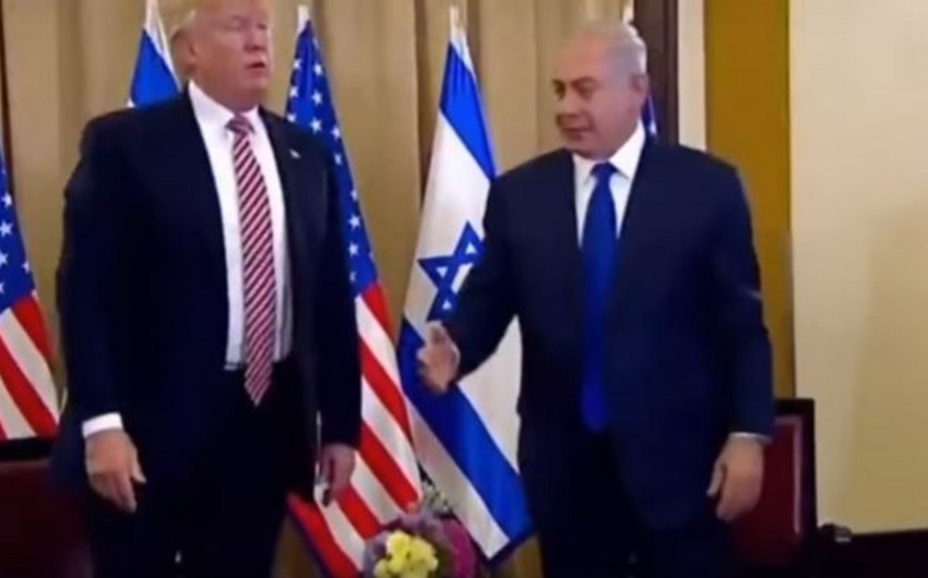 Tramp Netanyahunun əlini sıxmağı unudub - VİDEO