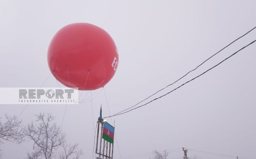 Activists on Khankandi-Lachin road raise air balloon calling to protect nature