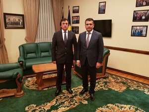 Председатель Высшей судебной палаты г-н Михай Поалелунжь (слева), г-н Рамин Гурбанов, вице-президент ЕКЭП (справа)