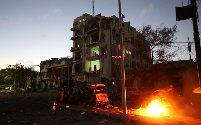 Somalidə mehmanxanaya silahlı hücumda azı 12 nəfər ölüb, 25 nəfər yaralanıb - YENİLƏNİB
