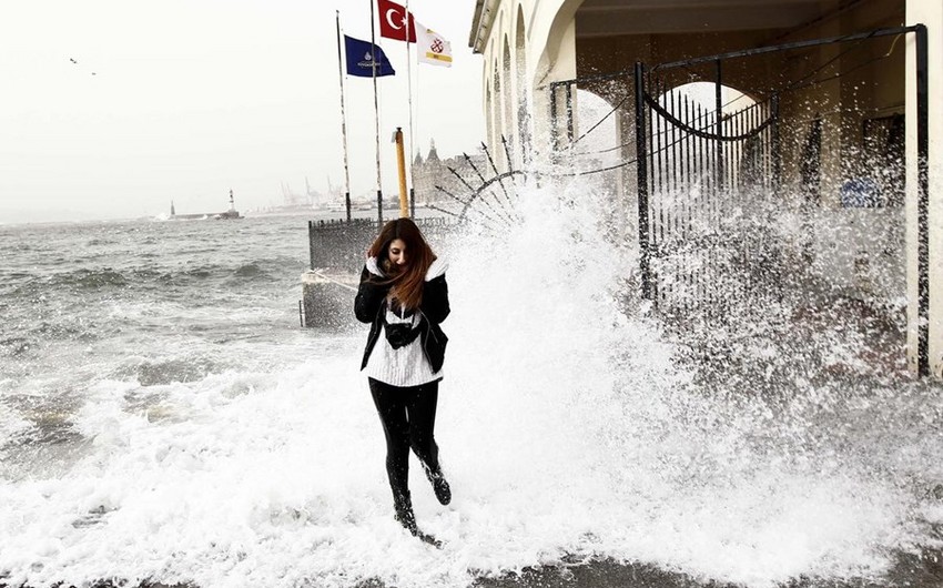Türkiyədə güclü fırtına nəticəsində 5 nəfər ölüb, 110 nəfər yaralanıb