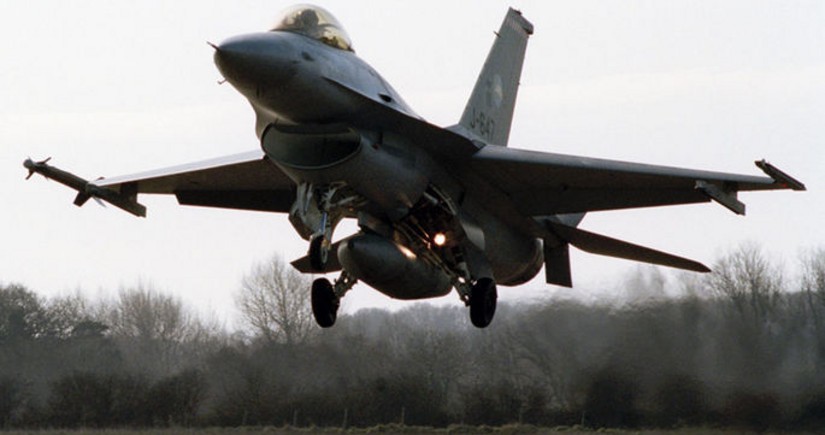 Чехия передала Украине первый авиатренажер американского истребителя F-16